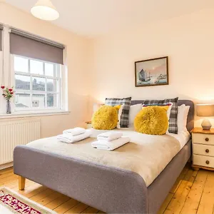  Apartment Sunny & Spacious Royal Mile Dating From 1677